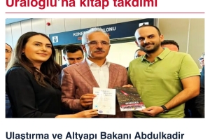 Doç. Dr. Özbozkurt ve Dr. Yeşilkuş’tan Ulaştırma Bakanı Uraloğlu’na kitap takdimi