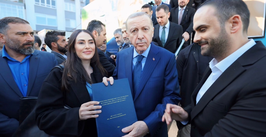 Our President Assoc. Prof. Onur Başar Özbozkurt and Vice President Dr. Fatma Yeşilkuş Presented Neurostrategic Management Projects to Turkish President Recep Tayyip Erdoğan